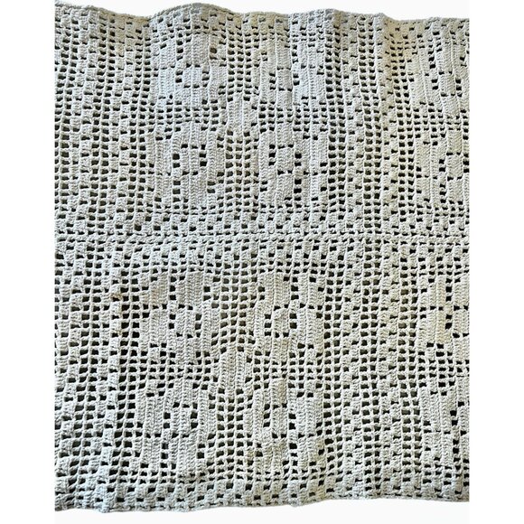 Hand-Crocheted Cream Cotton Table Runner 68" X 18" Floral Pattern Thick Thread - Picture 4 of 9